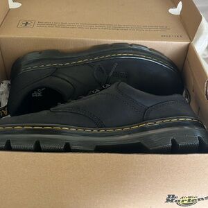 Never been worn men’s dr Martens Black size 10 in box.